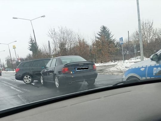 Chełm: Zderzenie pojazdów na ul. Zawadówka. Kobieta trafiła do szpitala