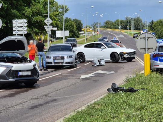 Chełm. Zderzenie trzech aut przy rondzie Jana Pawła II [ZDJĘCIA+FILM]