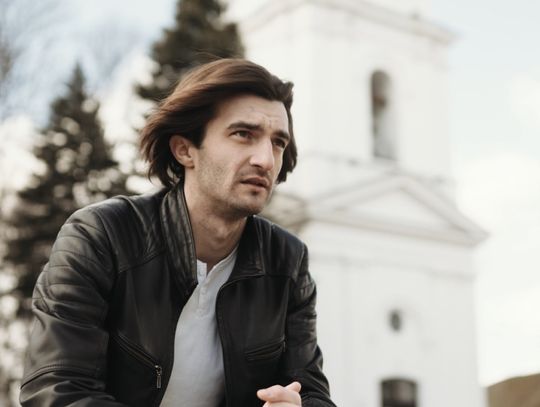 Chełmski artysta nagrał nowy teledysk, a w nim młodzi, zdolni chełmianie. Zobaczcie sami!