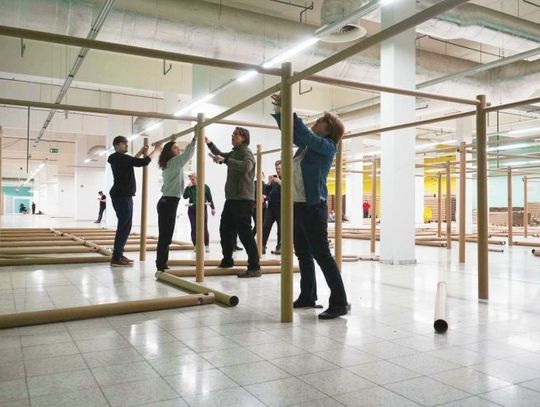 Chełm: Tekturowe "miasteczko" dla uchodźców [ZDJĘCIA]