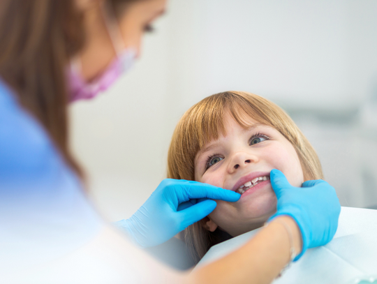 Chociaż u dentysty jest coraz drożej, nie chcemy wydawać więcej