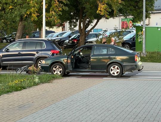 Chełm. Chwila nieuwagi przy rondzie. Rowerzystka trafiła do szpitala