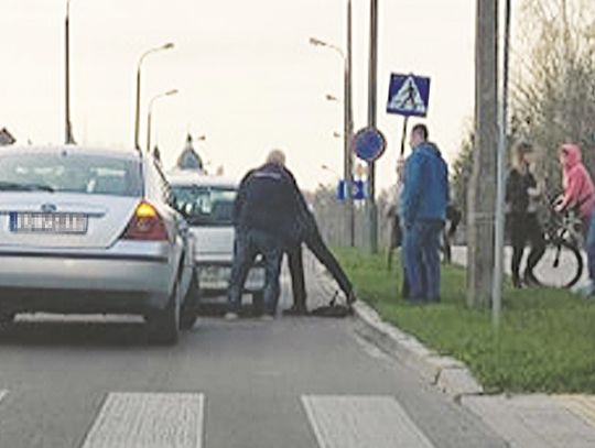 Ciągnął psa za samochodem. Zamierzone działanie czy tragiczna pomyłka?