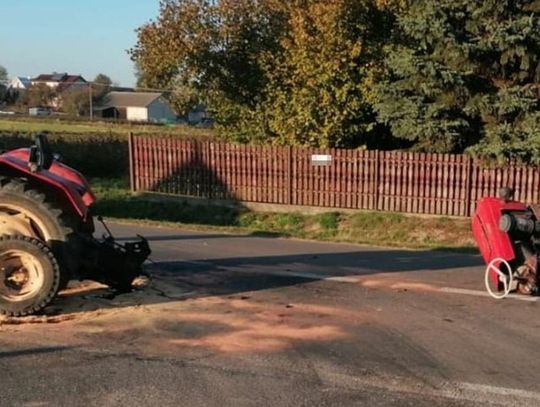 Ciągnik rozpadł się na dwie części. 93-latek zabrany do szpitala. Nie miał prawka