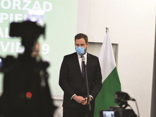 Cieszyński chory na covid, ale pracuje