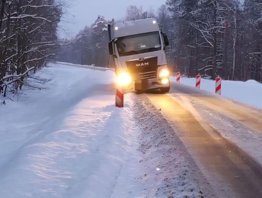 Ciężarówka zablokowała przejazd. Utrudnienia na drodze do Włodawy.