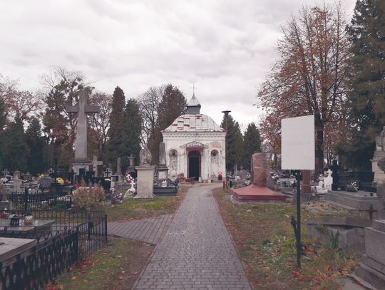 Cmentarny biznes się kręci