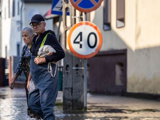 KRAJ. Co dalej z powodzią? Teraz wszyscy patrzą na stan Wisły