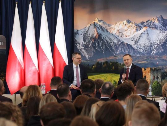 Co Karol Nawrocki zrobiłby, gdyby wybuchła wojna? Młodzież pytała na konferencji w Tomaszowie Lubelskim [ZDJĘCIA]