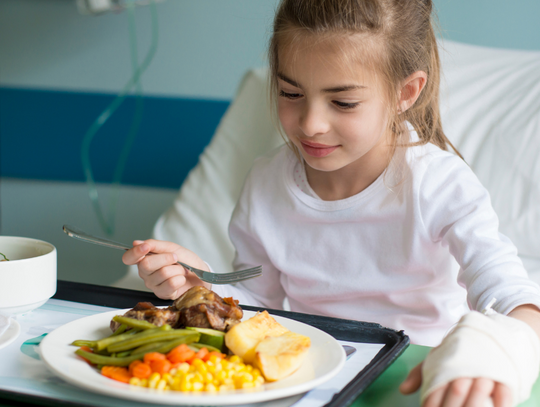 Co pacjent powinien jeść w szpitalu? Zasmażka i kostki bulionowe odpadają
