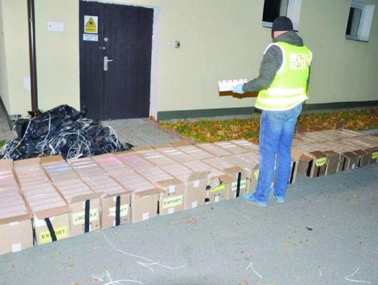 Czarne pudła stały nad rzeką