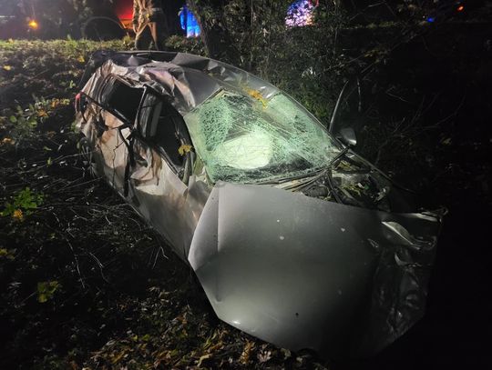 Dachowanie w Białce. Żołnierz wracał ze służby. Prawdopodobnie przysnął za kierownicą