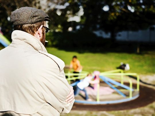 Do dyrektorów szkół trafiają przerażające maile. Łowcy pedofili ostrzegają rodziców