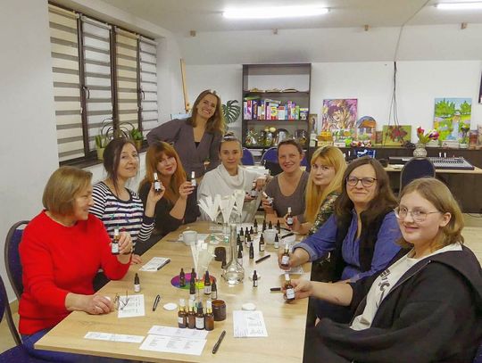 Dom Kultury w Kraśniczynie pełen zapachów - warsztaty perfumiarskie