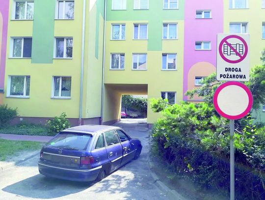 Drogę zablokował wrak