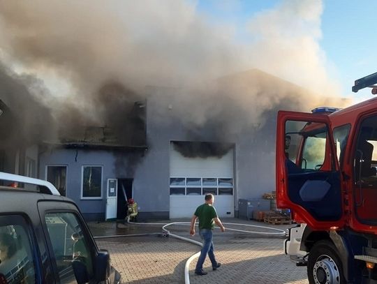Duży pożar w Sawinie, z ogniem walczyło ponad 30 strażaków [AKTUALIZACJA]