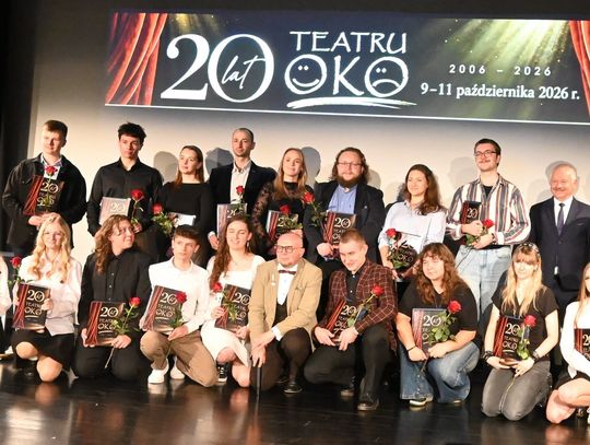 Zaczęło się od pustej sali i obaw, że w niewielkiej miejscowości trudno będzie znaleźć chętnych do teatralnej przygody. Dziś Teatr Oko ma za sobą 20 lat działalności, pięć pokoleń aktorów i spektakle, które na długo zapisały się w pamięci widzów. Jubileusz był okazją nie tylko do wspomnień.