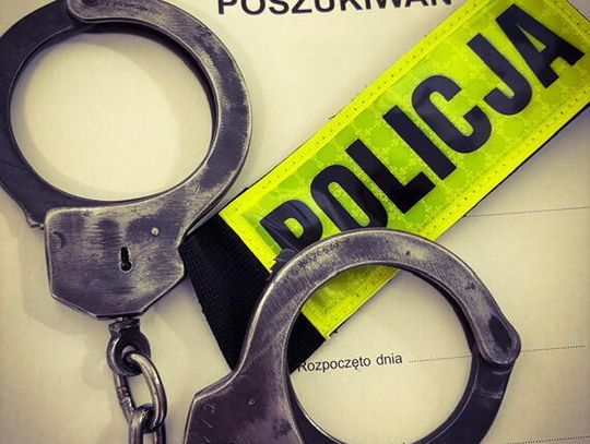 Dwóch poszukiwanych przestępców ukryło się pod jednym dachem