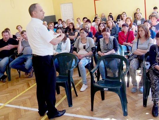 Dyrektora nie oddamy, prędzej wójta wysiudamy