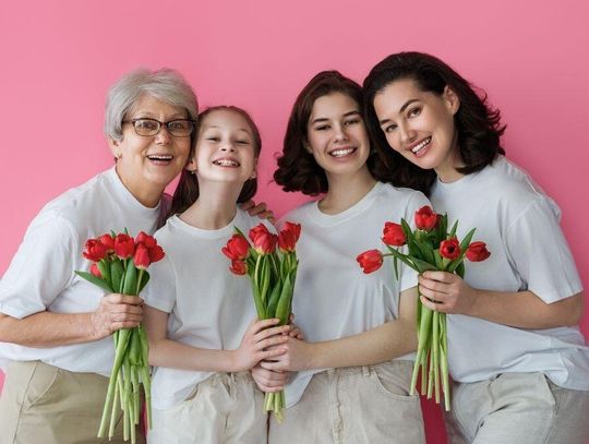 Dzień Kobiet 2026. Tyle wydamy na kwiaty i prezenty [ZDJĘCIA]