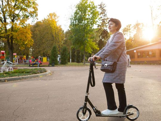 Ekologiczna jazda po mieście – jak hulajnogi zmieniają transport w Polsce?