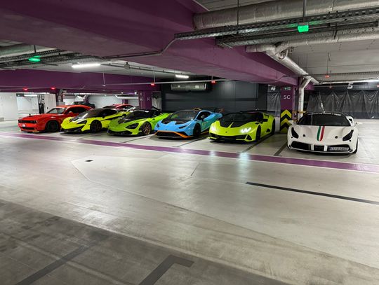 Emocjonujące przejażdżki sportowymi autami w Chełmie na rzecz Fundacji Fun and Drive Dzieciom