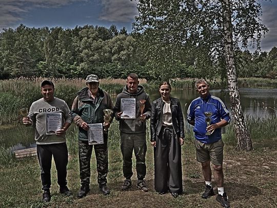 Zbiornik wodny w Buśnie stał się miejscem sportowej rywalizacji pasjonatów wędkarstwa. Wydarzenie, zorganizowane przez Gminny Ośrodek Kultury w Białopolu oraz Stowarzyszenie Wędkarskie „ALGA”, miało na celu wyłonienie najlepszych wędkarzy w regionie w ramach zawodów o Puchar Wójta Gminy Białopole.