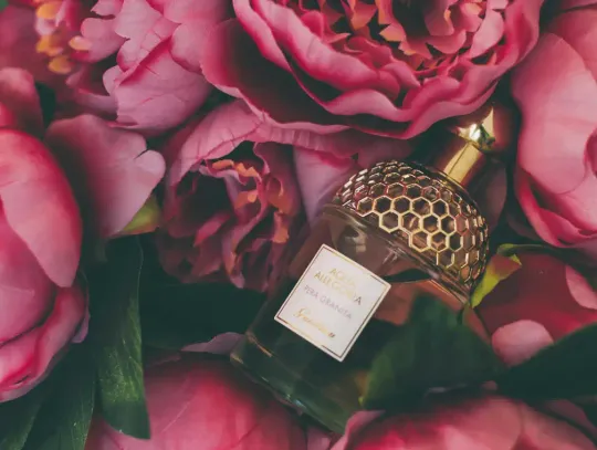 Francuskie perfumy – czym się wyróżniają i dlaczego warto je wybrać?