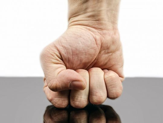 Furiat stanie przed sądem