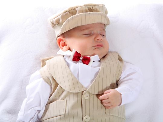 Garniturek do chrztu: elegancja dla małych dżentelmenów