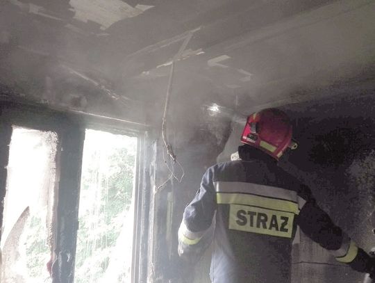 Gasił pożar, trafił do szpitala