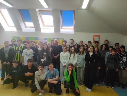 „Zdrowie” – pod takim hasłem społeczność Szkoły Podstawowej im. Marii Curie-Skłodowskiej w Stołpiu przeżywała w tym roku „Tydzień kariery”. Młodzi ludzie zastanawiali się nad tym, jak efektywnie łączyć pracę zawodową z troską o dobrostan człowieka.