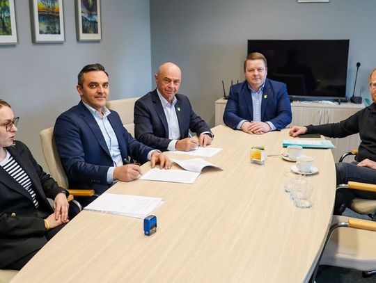 Bez najmniejszego problemu władzom gminy udało się wyłonić wykonawcę zadań drogowych, jakie zostały zaplanowane w odniesieniu do trzech gminnych miejscowości. Otwarcie ofert przyniosło miłą niespodziankę.