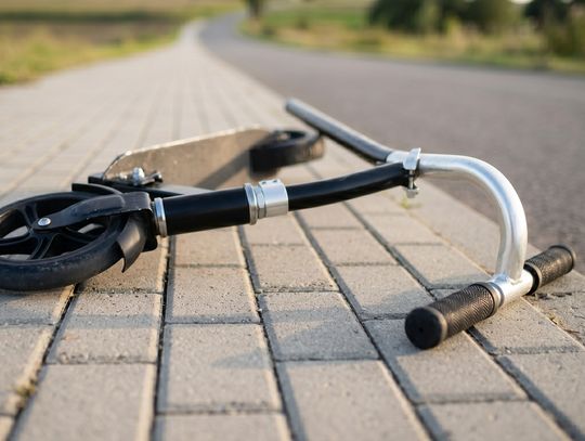 Gm. Chełm. Niefortunny upadek 13-latka, jadącego hulajnogą. Chłopiec trafił do szpitala