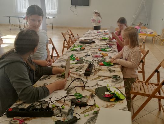 Na ostatnią sesję władze gminy przygotowały kilka projektów uchwał, które mają uporządkować obszar zarządzania obiektami nadzorowanymi przez Centrum Bibliotek i Kultury Gminy Chełm w Okszowie. Na tym konkretnie polegają te zmiany? Wyjaśnił to wójt Wiesław Kociuba.