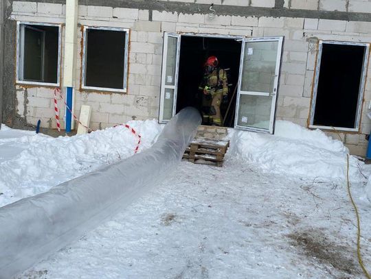 Gm. Dołhobyczów: Ewakuacja pracowników. Groźny wyciek gazu w biurowcu [ZDJĘCIA]