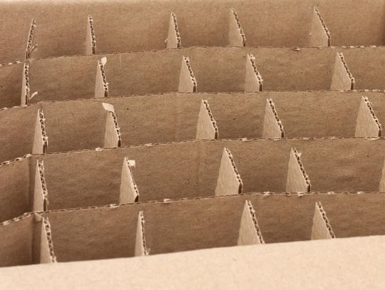 Czarne chmury nad zakładem Mondi w Brzeźnie. Do Powiatowego Urzędu Pracy w Chełmie wpłynęło oficjalne zawiadomienie o planowanych zwolnieniach grupowych w zakładzie produkującym teksturę falistą i kartonowe opakowania. Z końcem września firma całkowicie zakończy swoją działalność.