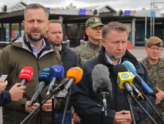 Wzmocniona obrona przeciwlotnicza i przeciwdronowa, dodatkowe zabezpieczenia przejścia granicznego, miejsca ukrycia dla 650 osób oraz nowe procedury na wypadek zagrożenia - o działaniach podejmowanych na wschodniej granicy mówili w Dorohusku wicepremier Władysław Kosiniak-Kamysz