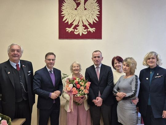 Niegdysiejsza mieszkanka Rogatki, a obecnie Myśliborza – Wanda Więcławik (z domu Steć), została uhonorowana najwyższym odznaczeniem na terenie województwa zachodniopomorskiego, czyli Złotą Odznaką Honorową Gryfa Zachodniopomorskiego. Ci, którzy znają bogate życie 100-latki, nie mają wątpliwości, że