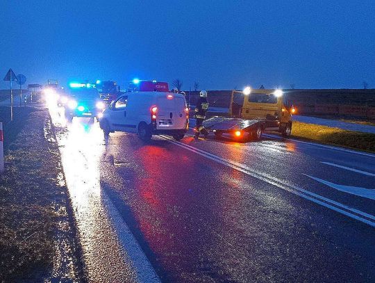 Gm. Fajsławice. Auto w rowie. Fatalny manewr na krajowej "siedemnastce" [FOTO]