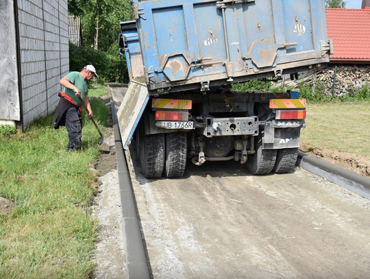 Gm. Fajsławice. Inwestycja goni inwestycję. Będą drogi i kanalizacja za miliony