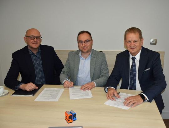 Gm. Fajsławice. Nowa droga w Siedliskach Drugich. Gmina podpisała umowę z wykonawcą Gm. Fajsławice. Nowa droga w Siedliskach Drugich. Gmina podpisała umowę z wykonawcą