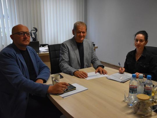 Gm. Fajsławice. Wójt podpisał dwie ważne umowy