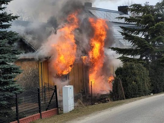  Gm. Fajsławice: Uratowali 73-latkę z płonącego domu