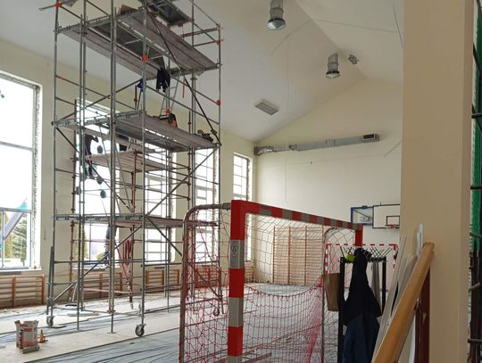 Gm. Gorzków. Nowa jakość w szkole za ponad 4 miliony. Trwa termomodernizacja budynku