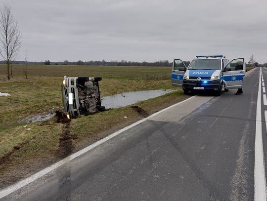 Gm. Hanna. Przeszarżował i prawie dachował na prostej drodze