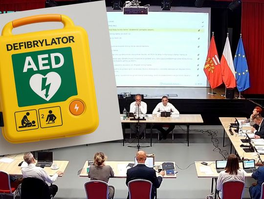 defibrylator na tle sesji rady gminy