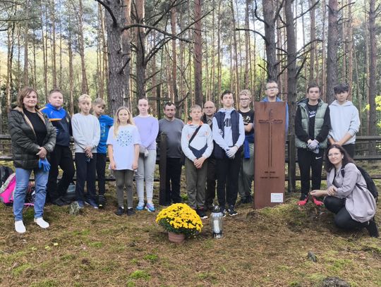 Gm. Hańsk. Mieszkańcy Macoszyna Małego porządkują miejsca pamięci