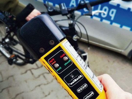 Pojechał rowerem po prezent dla ukochanej. To była najdroższa czekolada w jego życiu