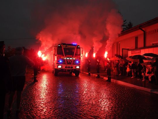 Gm. Izbica. Nowy wóz w remizie OSP Tarnogóra. Strażacy odebrali kluczyki